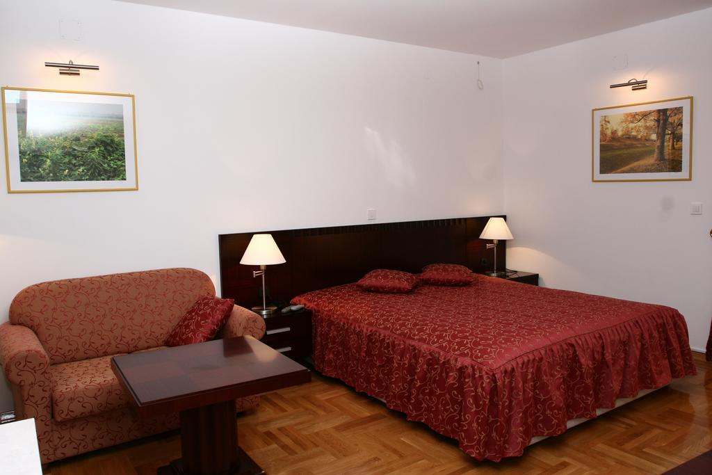 Apartmani Marbis Koprivnica Habitación foto